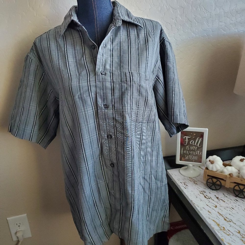 Haggar Gray Button Front Striped Short Sleeve Shirt Men's Size Medium